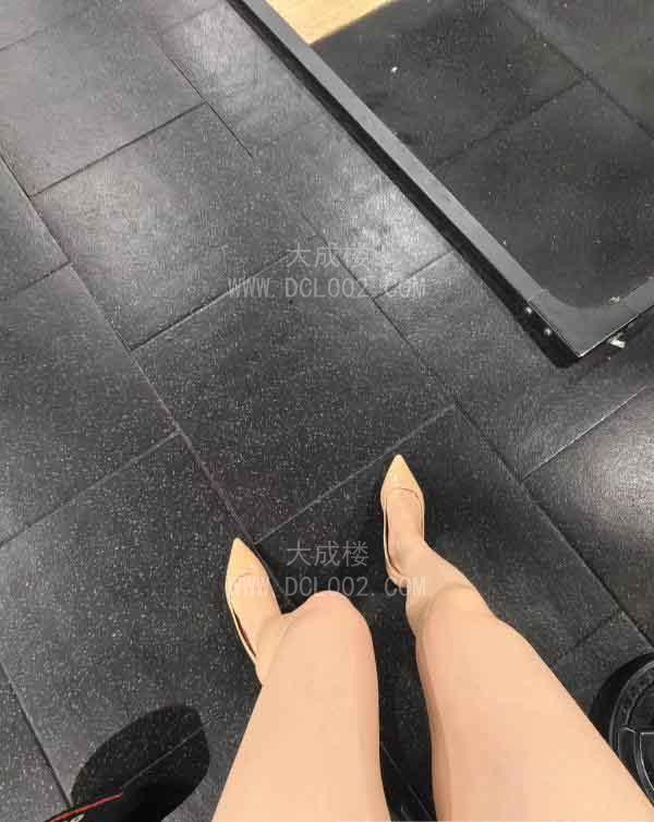 包河爱运动马甲线少妇