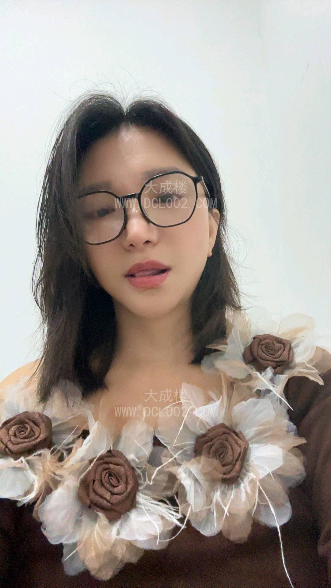 杭州戴眼镜的大胸少妇