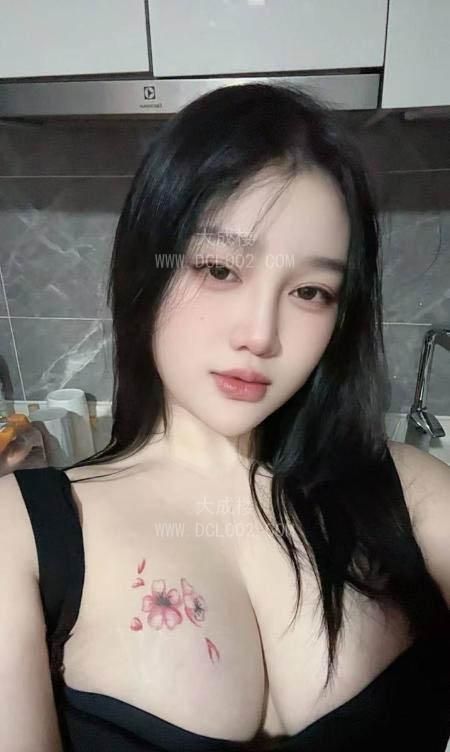 成都微胖大胸服务型嫩妹