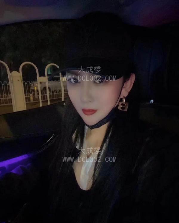 郑州后入翘臀小姐姐