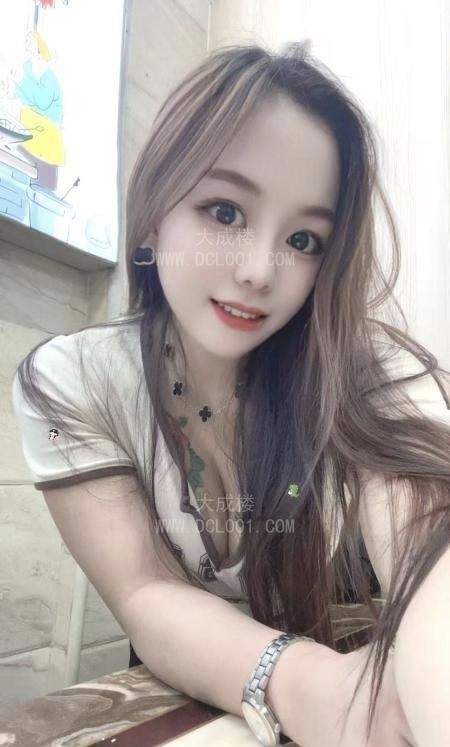 服务系舌吻骚妇