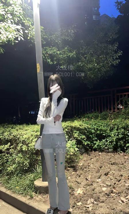 南京三点粉白虎小妹妹