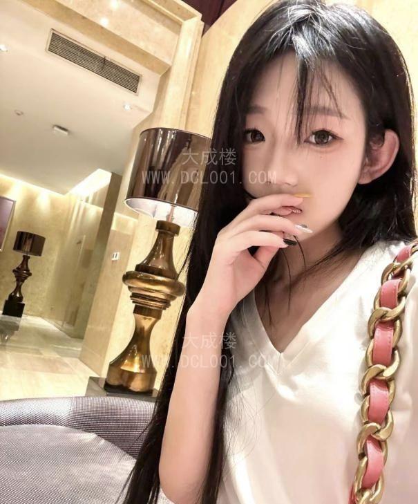 零零后三点粉嫩小妹妹