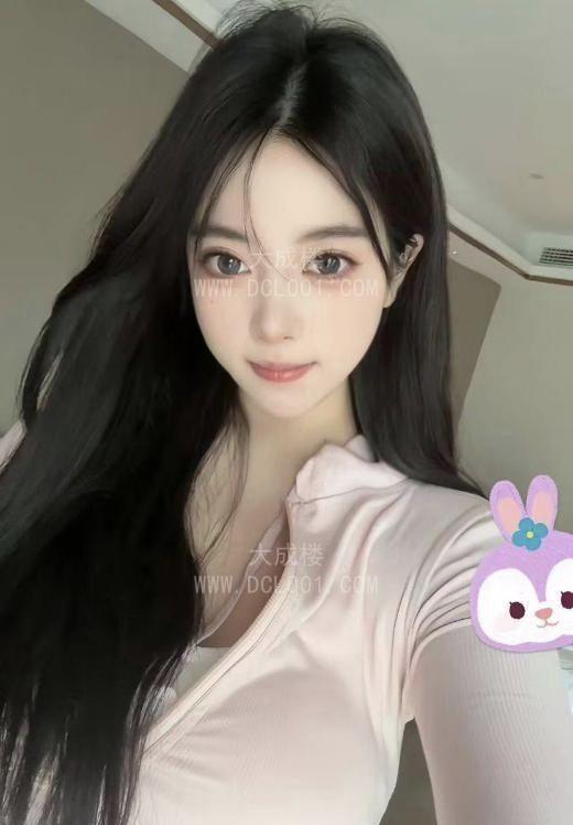 高颜值蜜桃臀思思