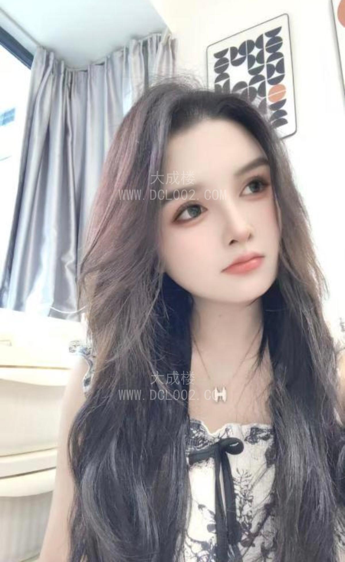 成都大胸小奶猫