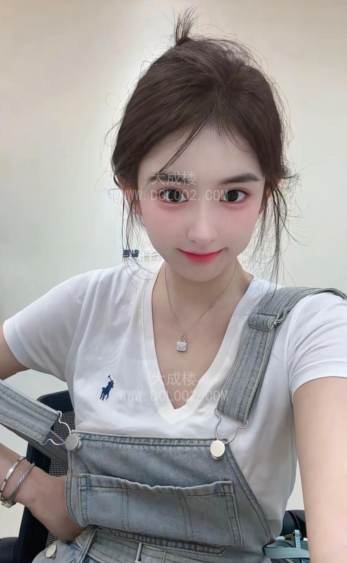 南京甜美白嫩大二学生妹