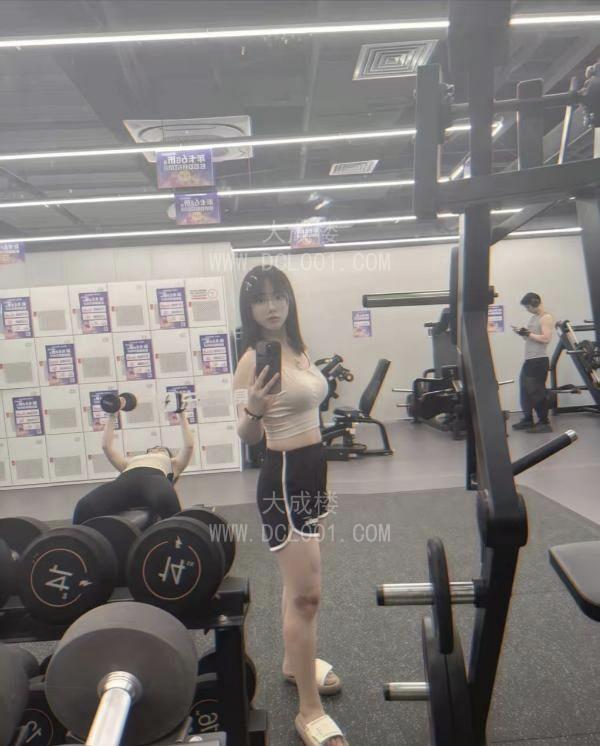 龙岗健身美女扶摇