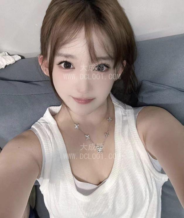 青春羞涩美少女