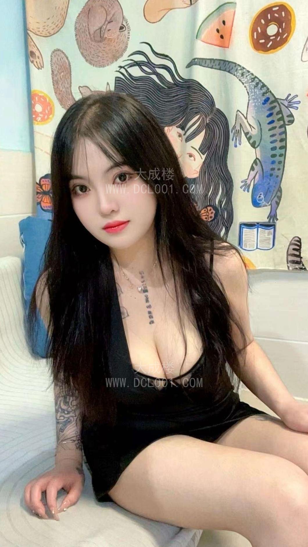 白云大胸小姐姐下海萱萱本人开课