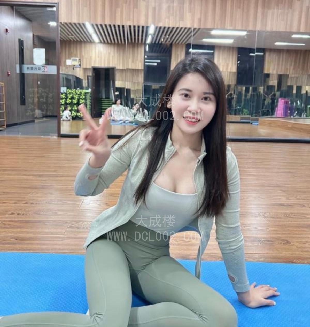 天河长腿瑜珈老师