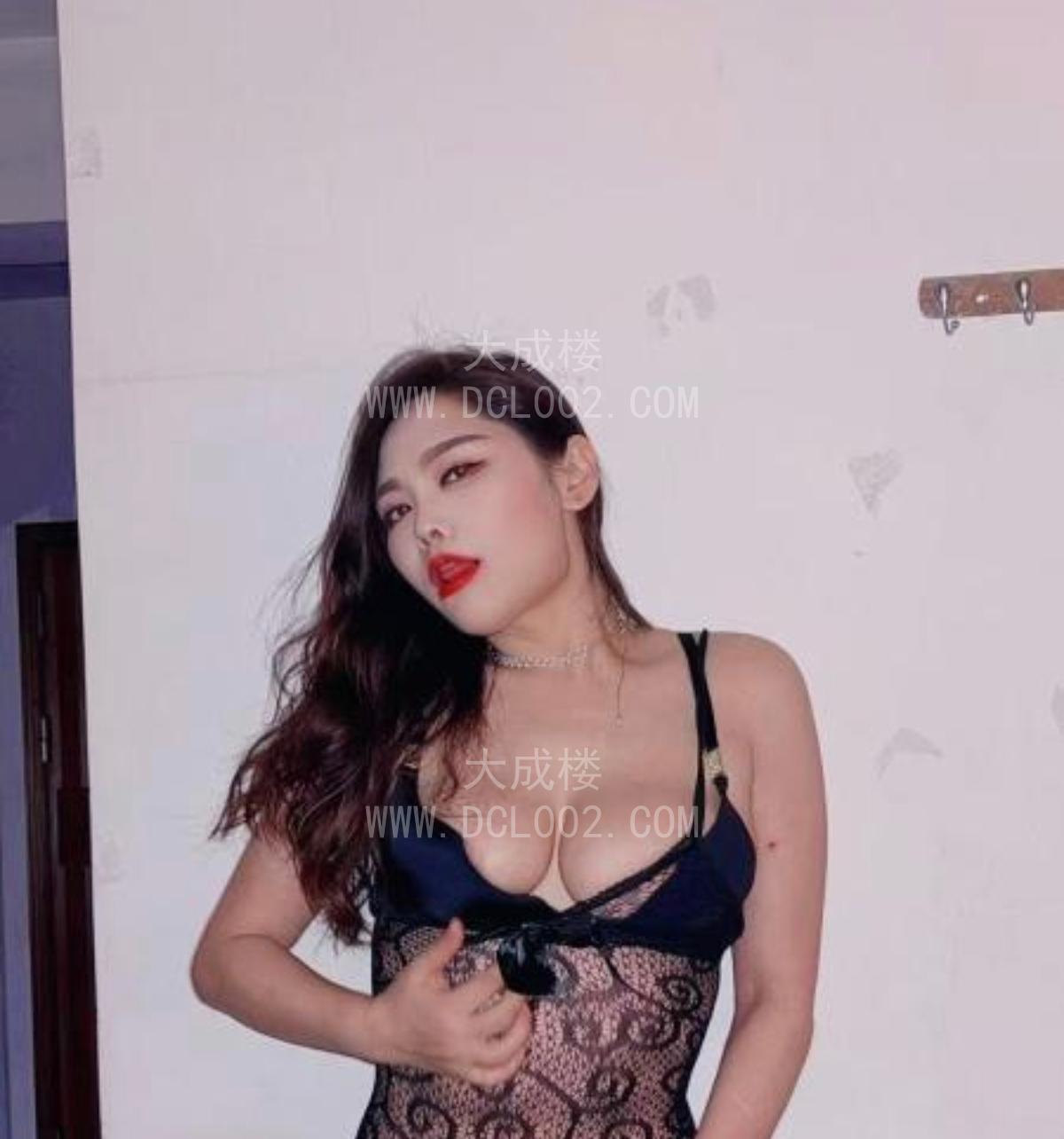 南山真情胸气质风骚女