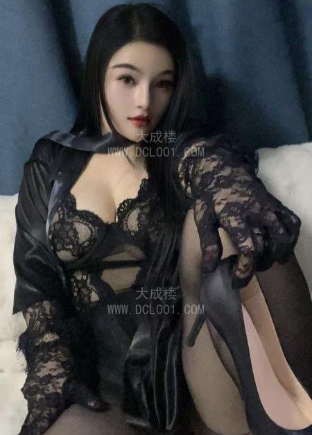 前凸后翘骚货七七