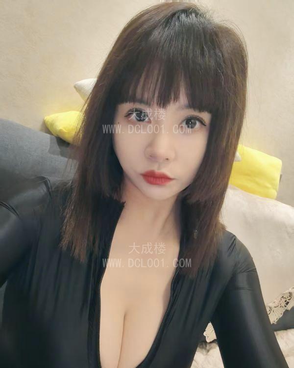 大屁股年轻御姐