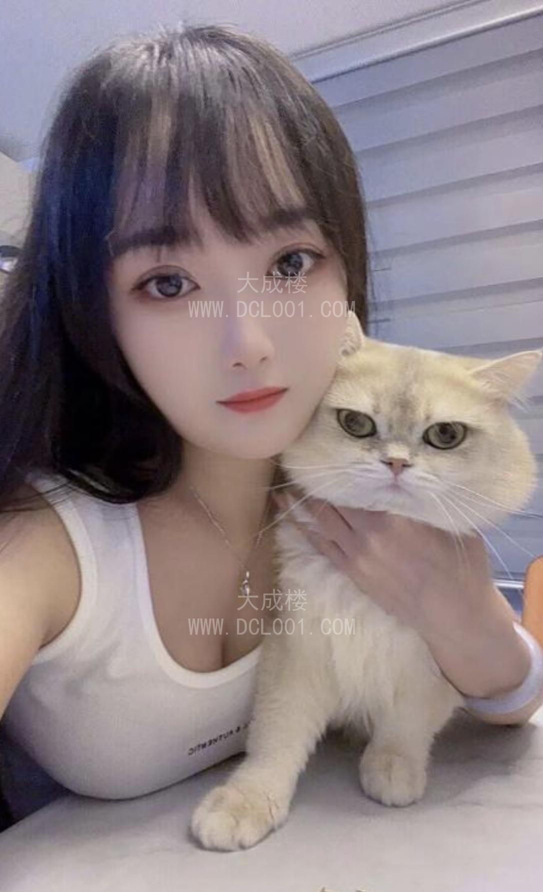 后湖大胸小姐姐